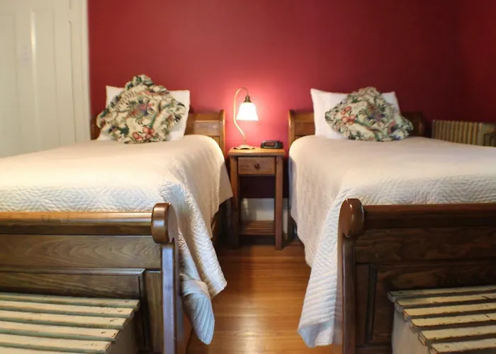 Evangeline Inn & Motel